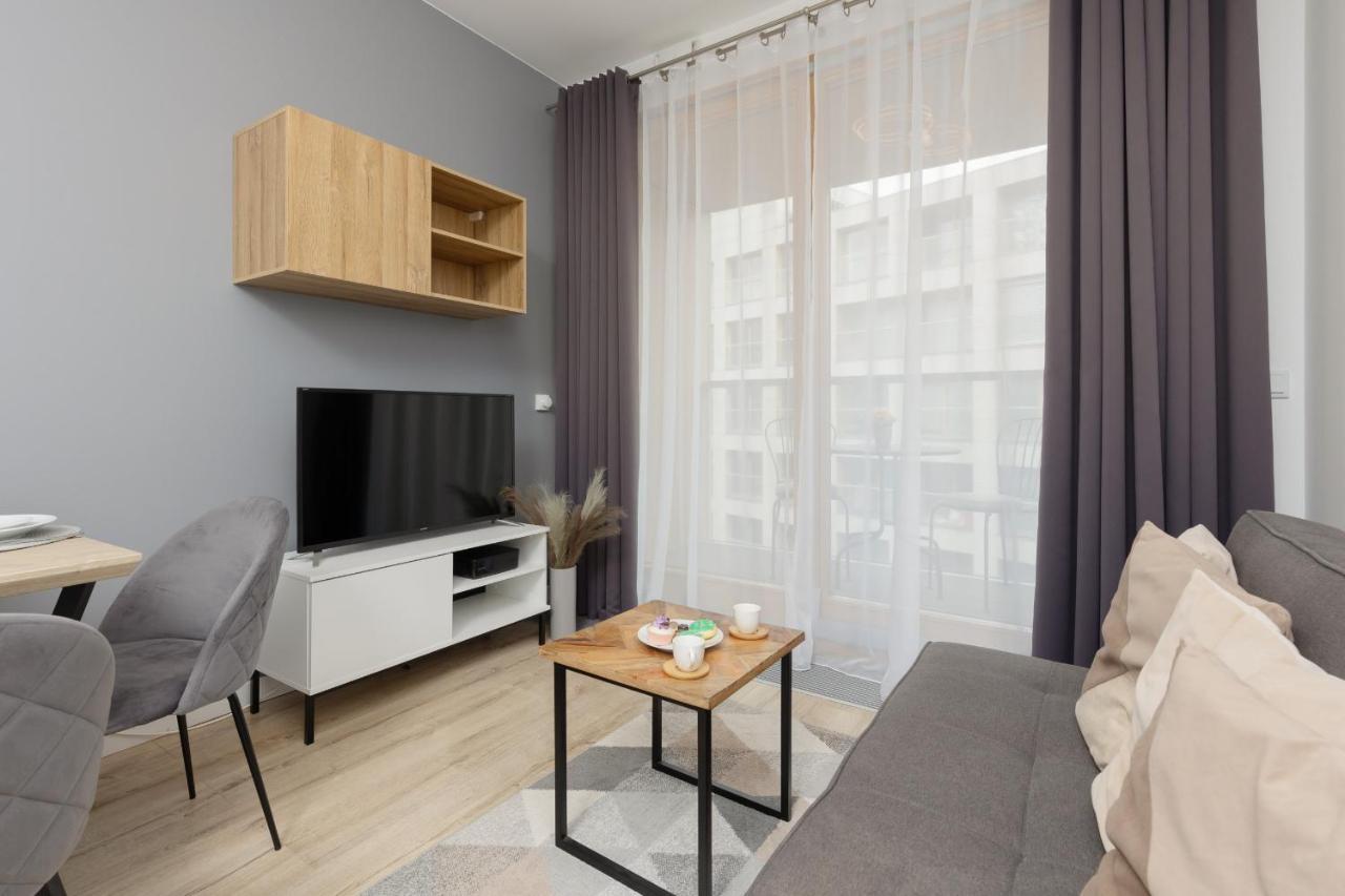 Cozy Apartments With Parking In The 19Th District By Noclegi Renters Varsó Kültér fotó