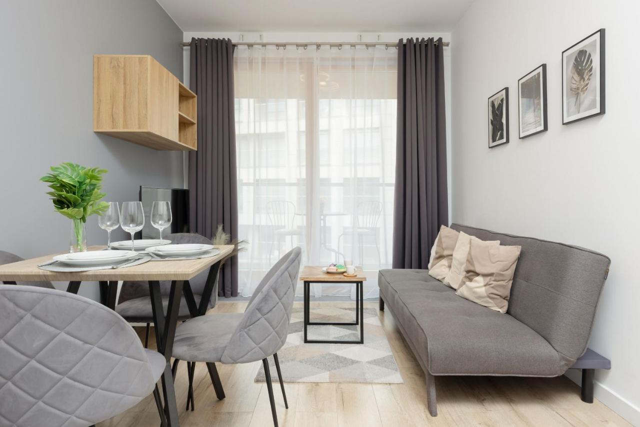Cozy Apartments With Parking In The 19Th District By Noclegi Renters Varsó Kültér fotó