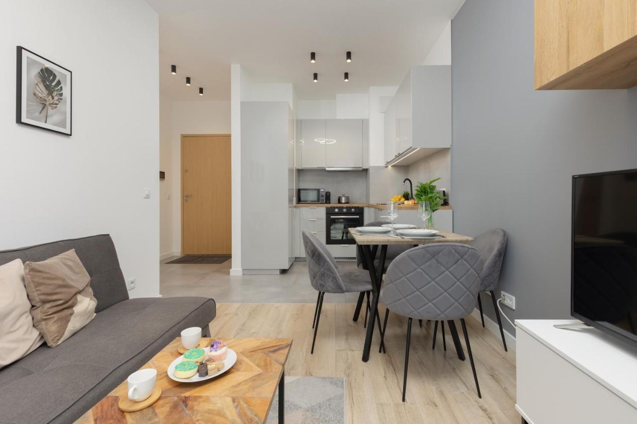 Cozy Apartments With Parking In The 19Th District By Noclegi Renters Varsó Kültér fotó