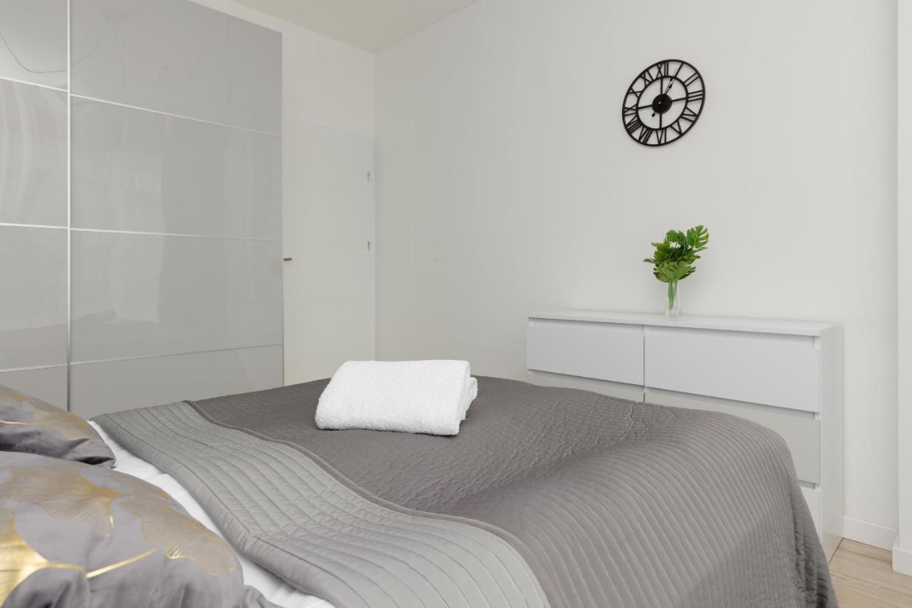 Cozy Apartments With Parking In The 19Th District By Noclegi Renters Varsó Kültér fotó
