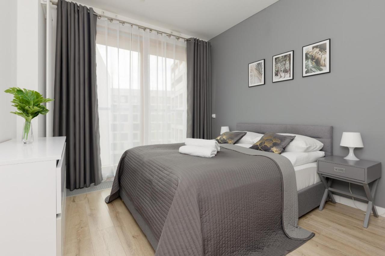 Cozy Apartments With Parking In The 19Th District By Noclegi Renters Varsó Kültér fotó