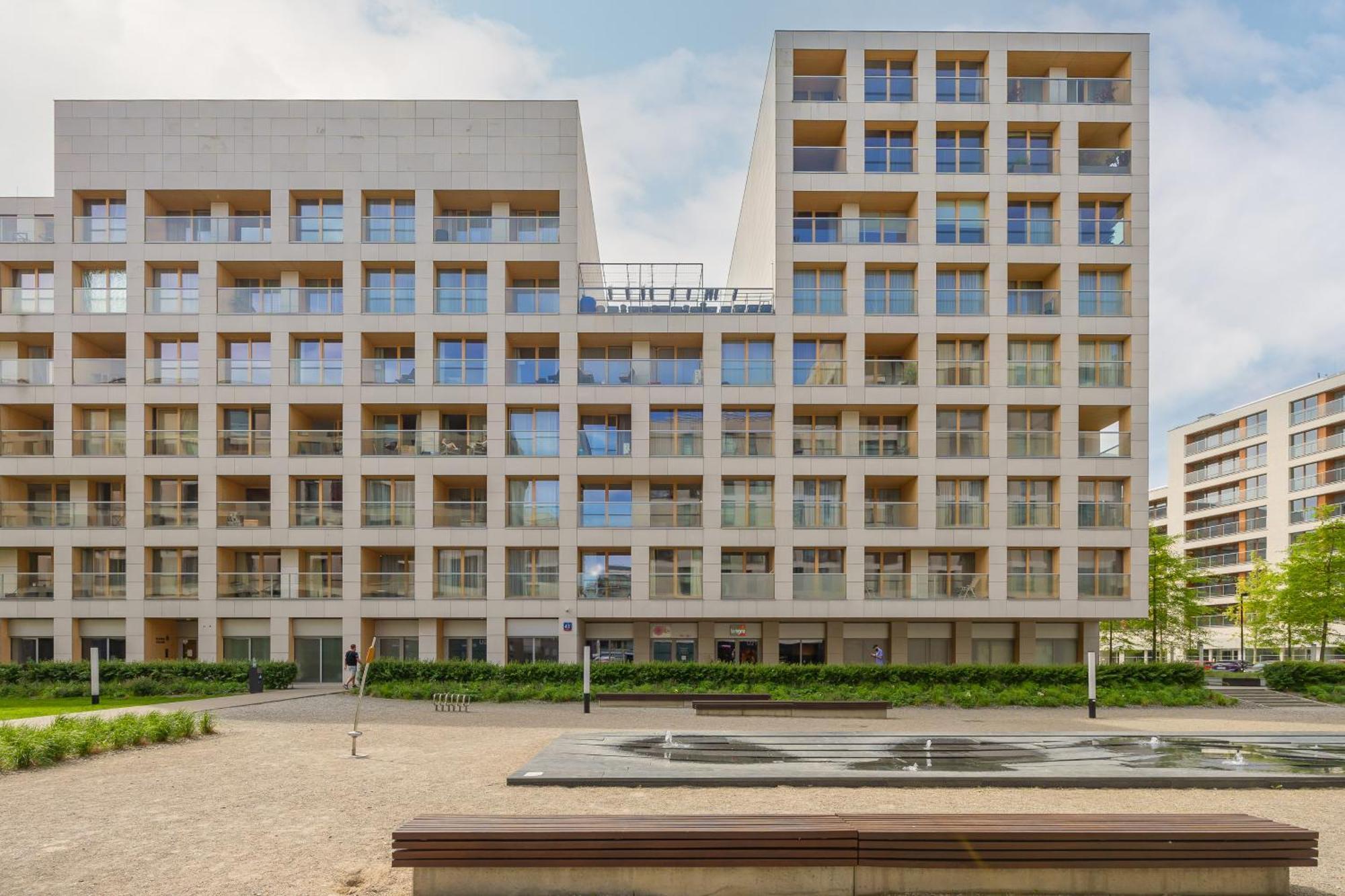 Cozy Apartments With Parking In The 19Th District By Noclegi Renters Varsó Kültér fotó